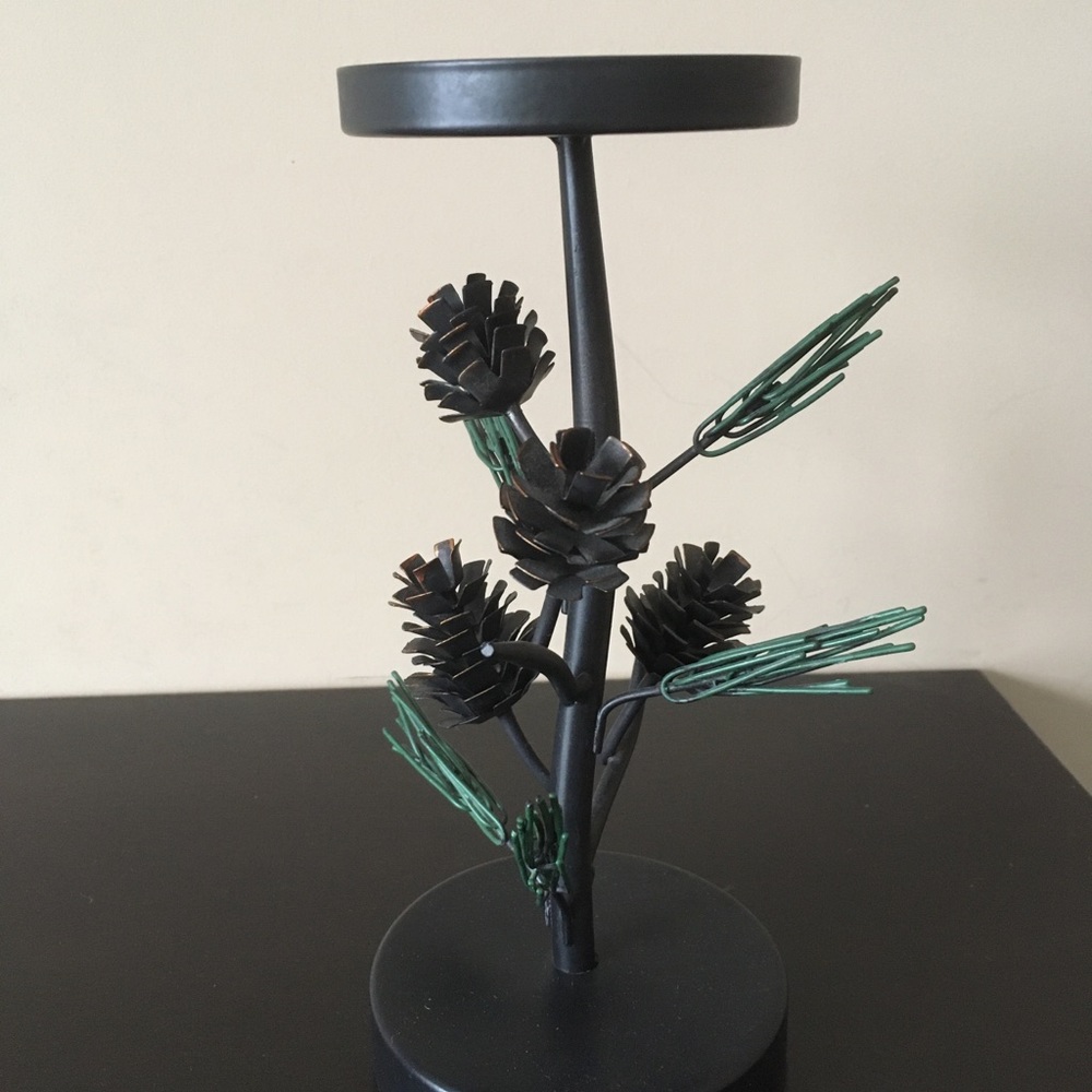 Candle pillar holder